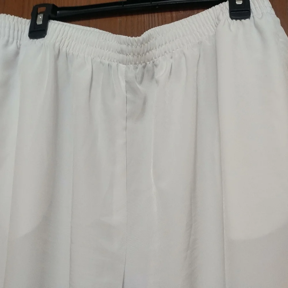 Silky white pants (szXL) - Picture 3 of 3